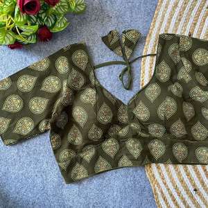 Blusa con estampado Ajarakh de diseñador, con gancho trasero y acolchado de algodón, completamente cosida y lista para usar. - Product Image 2