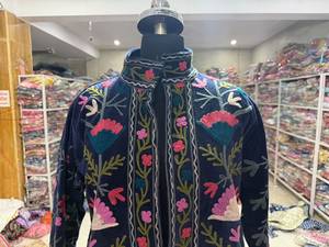 Chaqueta de terciopelo bordada a mano para mujer, con cuello mandarín, manga larga, estampado animal, abrigo de lana para otoño, regalo para ella - Product Image 4