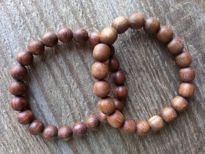 Pulsera de Cuentas Redondas de Madera Ecológica Hecha a Mano con Acabado Natural, Joyería Moderna y Ligera para Uso Diario - Product Image 4