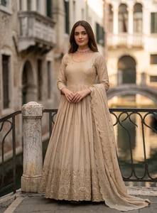 Nouvelle Tendance : Ensemble Anarkali en Soie Cinon Brodé Exclusif, Entièrement Cousu - Product Image 2