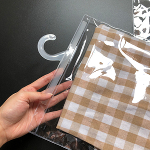 Bolsas de plástico transparentes personalizadas con botones para camisetas, calcetines, ropa y prendas de vestir, organizador colgante para ropa. - Product Image 1