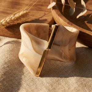 Brazaletes artesanales con patrones únicos hechos a mano con latón - Product Image 4