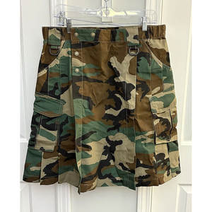 Kilt traditionnel robuste en coton camouflage avec poches cargo plissées à l'arrière - Product Image 1