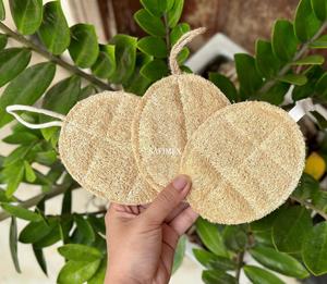 Éponges naturelles en loofah ovales pour le bain et la cuisine, provenant de la ferme vietnamienne, cultivées de manière biologique, sûres pour les humains - Product Image 3