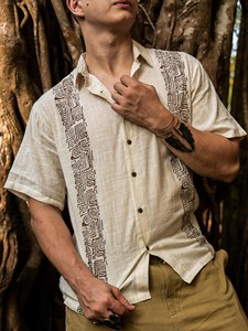 Camisa de Lino Hecha a Mano para Hombre con Estampado Geométrico Tribal Shipibo, Camisa de Lino de Manga Corta Transpirable de Primera Calidad - Product Image 1