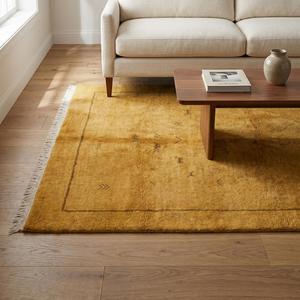 Alfombra de Lana Anudada a Mano Gabbeh Marroquí Dorada Premium con Diseño de Borde Tribal Minimalista, Alfombra Decorativa - Product Image 5