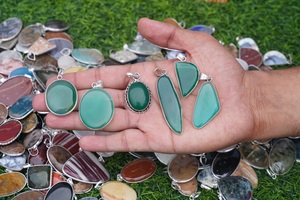 Colgante de Ónix Verde Natural al por Mayor, de Formas Mixtas, Chapado en Plata de Ley 925, Colgante de Piedra Preciosa Hecho a Mano, Joyería Cabujón a Granel - Product Image 1