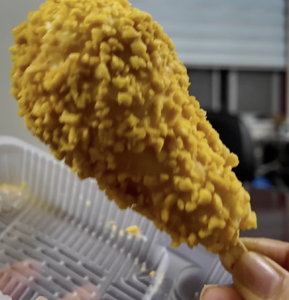 Crème glacée molle populaire en forme de cuisse de poulet frit dorée 3D, de haute qualité, personnalisable en gros - Product Image 3