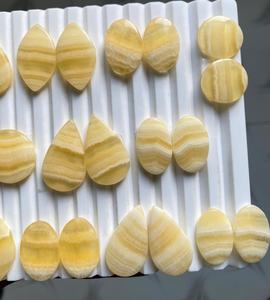 Vente en gros : Paire assortie de cabochons en aragonite jaune naturelle, pierres précieuses brutes polies, forme ovale à dos plat, pour la fabrication de bijoux - Product Image 2