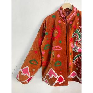 Chaqueta de terciopelo con motivo de dragón de inspiración vintage para mujer, bordada a mano, estilo bohemio, para festivales. - Product Image 3