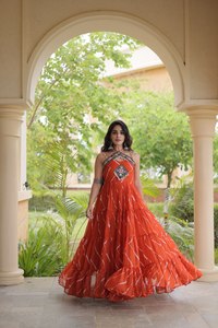 Vestido Kutchi con patchwork, especial para Navratri, listo para usar, de georgette sintética, con vuelo completo, diseño elegante con estampado de lujo. - Product Image 2