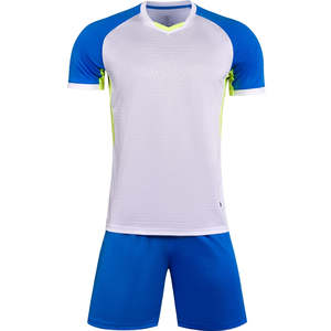 Ensemble de maillot et short de football personnalisé par sublimation, rouge et noir, respirant, en polyester, unisexe adulte, Starlet International Wears - Product Image 6