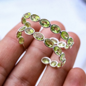 Pendientes de Aro Abiertos con Bisel de Peridoto Ovalado Natural de Plata de Ley 925 al por Mayor - Memoria Jewels - Product Image 1