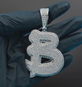 จี้ตัวอักษรหรูหรา สไตล์ฮิปฮอป ประดับเพชรแบบ Iced Out จี้เพชร VVS แบบสั่งทำพิเศษ จี้ตัวอักษรประดับมอสซาไนต์ จี้เงินแท้ 925 - Product Image 1