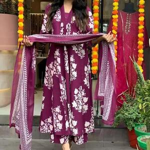 Top Grade femmes indien pakistanais Kurta ensemble violet imprimé coton tissu avec manches Dupatta pantalon pour les mariages - Product Image 3