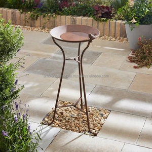 Bain d'oiseaux en métal rustique pour jardin, décoratif pour la cour, attire les oiseaux naturellement grâce à sa construction robuste et sa finition antirouille durable. - Product Image 3