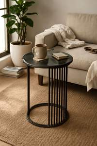 Mesa auxiliar de metal hecha a mano, preparada para hogares modernos, que muestra una artesanía única, calidad confiable y una silueta atractiva. - Product Image 2