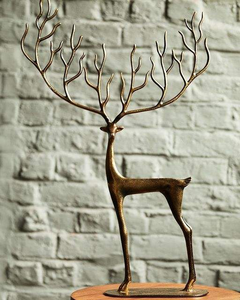 Ornement de renne en métal, parfait pour rehausser l'ambiance festive des fêtes et la décoration intérieure élégante - Product Image 1
