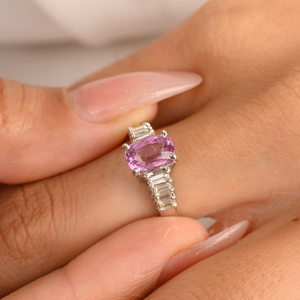 Anillo de Compromiso de Oro Sólido de 14K con Zafiro Rosa y Diamantes en Canal - Product Image 1