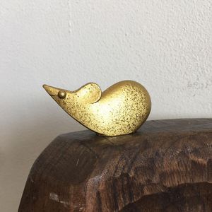 Exclusive Metal <b>Paperweight</b> Elegant Decorative Item For Office Reception Desk Table And Home Interior Styling - Product Image 3