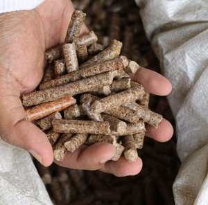 Briquettes de bois de 8 mm de diamètre pour chauffage à combustion propre, biomasse du Vietnam, 7 % d'humidité, 0,7 % de cendres, PACIFIC CARGO, fabriquées à partir de palettes recyclées, 4500J 690 - Product Image 1