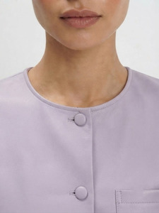 Camisa de Cuero para Mujer con Logotipo Personalizado, Camisa de Moda de Cuero Genuino de Oveja, Manga Corta, Cierre de Botones, Blusa Casual de Lujo, Fabricante - Product Image 4