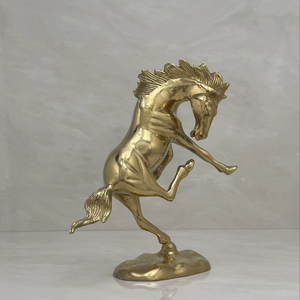 Sculpture de licorne en laiton, centre de table décoratif pour arrangement de table d'appoint et style moderne - Product Image 1
