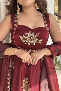 ชุดเดรส Anarkali ผ้าซาติน Fendy พรีเมียม พร้อมงานปักเลื่อมและงานปักดิ้นทอง พร้อมผ้าคลุมไหล่และกางเกง Palazzo - Product Image 2
