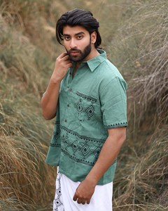 Camisa de Lino Hecha a Mano en Color Verde Salvia para Hombre, Manga Corta, Mezcla de Algodón y Lino, Transpirable, Informal de Verano, con Botones - Product Image 3
