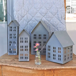 โคมไฟรูปบ้านโลหะพร้อมหน้าต่างฉลุลาย งานฝีมือสมัยใหม่ ไฟตกแต่ง - Product Image 3