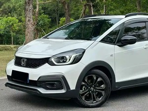 <span class=keywords><strong>Honda</strong></span> LIFE 2023, berline automatique 1.5L avec volant à gauche, intérieur foncé, caméra de recul et galerie de toit en alliage - Product Image 1