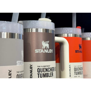 Vasos Stanley duraderos para uso a largo plazo que ofrecen aislamiento confiable para bebidas y comodidad para el transporte diario. - Product Image 6