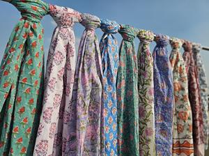 Pareos de Playa Estampados a Mano de la India, Sarongs de Tela Suave de Voile, Ecológicos, Elegantes y Modernos para el Verano - Product Image 4