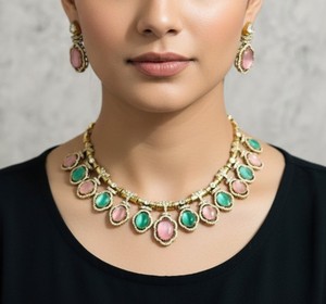 Conjunto de Collar Gargantilla con Piedra Ovalada Rosa y Verde con Pendientes a Juego, Joyería de Moda Chapada en Oro para Mujer, para Bodas y Fiestas - Product Image 1