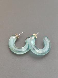 Pendientes de Resina en Forma de C, Color Ámbar, Aros de Plástico, Diseño Exquisito - Product Image 2