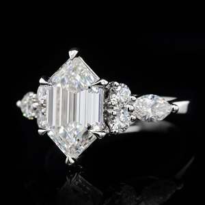 Anillo de Boda de Plata de Ley S925 con Piedras de Moissanita Corte Marquesa, Certificado, Regalo Elegante y Minimalista - Product Image 4