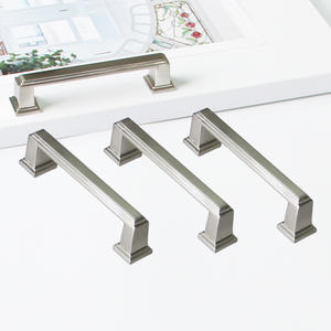 Poignée de meuble Neo Classique en alliage de zinc, durable, à base carrée, pour cuisine, salle de bain, chambre, armoire et tiroir au design minimaliste - Product Image 1