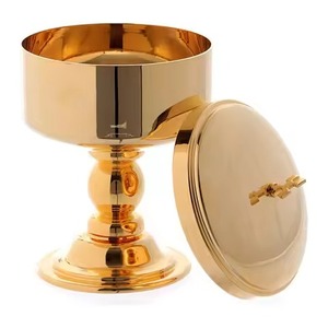 Ciborio Elegante de Latón Chapado en Oro con Tapa para la Sagrada Comunión - Product Image 3