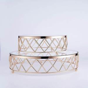 Juego de Soportes para Pastel de Metal Dorado de Lujo con Tapa de Vidrio, Soporte Redondo para Exhibición de Postres, Decoración para Bodas y Fiestas - Product Image 1