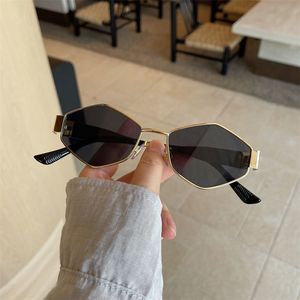 Gafas de Sol Modernas y Elegantes con Diseño Romboidal Retro de Alta Gama, Protección Solar UV400, Monturas Metálicas, Venta al Por Mayor - Product Image 3