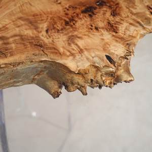 Table basse en résine peinte à la main, écologique et personnalisée, avec bord naturel et pieds en acrylique, pour la décoration de la maison et de mariages - Product Image 5