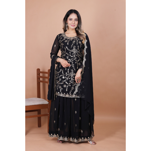 Haut en faux georgette avec broderie intérieure en micro-coton, associé à un pantalon palazzo brodé et à une dupatta richement brodée. - Product Image 1