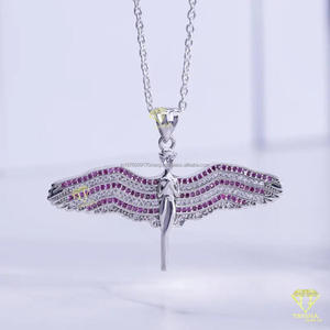 Exclusivo Colgante de Libélula Estilo Hip Hop con Incrustaciones de Diamantes Cultivados en Laboratorio y Detalles en Púrpura - Product Image 5