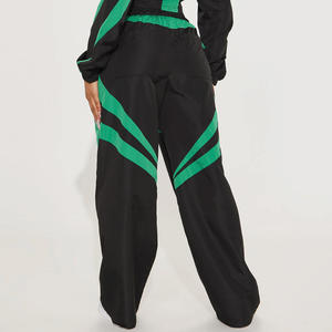 Ensemble deux pièces tendance pour femme : veste coupe-vent à capuche en polyester imperméable et short léger et respirant pour l'extérieur, personnalisable avec logo OEM - Product Image 2