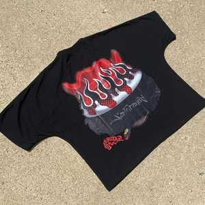 Camiseta 100% algodón para hombre, corte holgado, estampada, negra, extragrande, con estampado gráfico de marco gótico y rostro abstracto, estilo streetwear. - Product Image 4