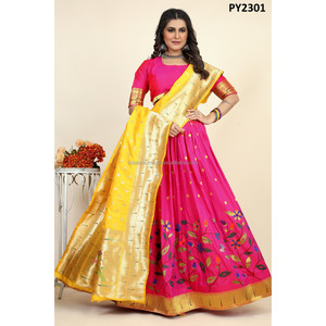 Lehenga choli แบบดั้งเดิม

ได้รับสัมผัสแบบดั้งเดิมกับรูปลักษณ์ของคุณประดับด้วยวัสดุ jacquard lehenga ที่ตกแต่งด้วย All-O - Product Image 3