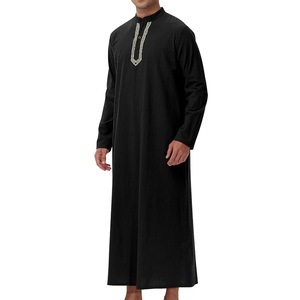 Robe de prière en lin de soie brillant noir, style Kaftan Al Daffah, avec boutons élégants, inspirée du style marocain et de Dubaï - Product Image 3