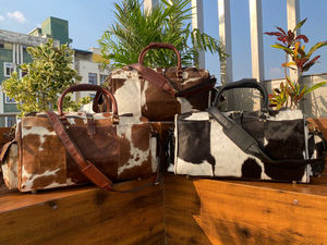 Travel Cowhide Haironกระเป๋าเดินทางกระเป๋าVINTAGEค้างคืนหนังDuffleตั้งแคมป์เดินป่ากระเป๋าHandmadeกระเป๋าวีคเอนด์สําหรับผู้ชายและผู้หญิง - Product Image 3