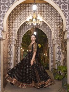 Lehenga Choli Maxi Noir Vintage Brodé à Pois pour Femme, en Tissu Modal, à Ourlet Évasé, Réversible, Coupe Classique, pour Mariage et Fête - Product Image 3