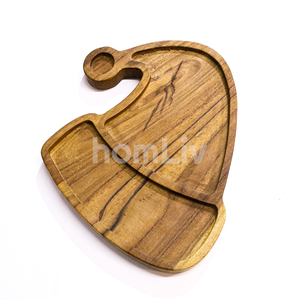 Bandeja de Madera de Teca para Servir con Diseño de Gorro Navideño, Plato de Madera Pulida para Aperitivos y Postres, Decoración para Fiestas Navideñas, Sostenible - Product Image 4